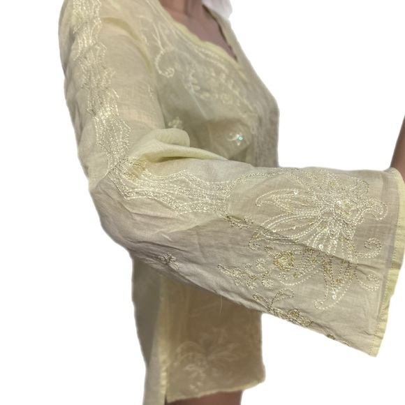 Ann Taylor Blouse Women’s Sz 6 Light Yellow Embroidered Top Semi Sheer V Neck - Picture 8 of 13